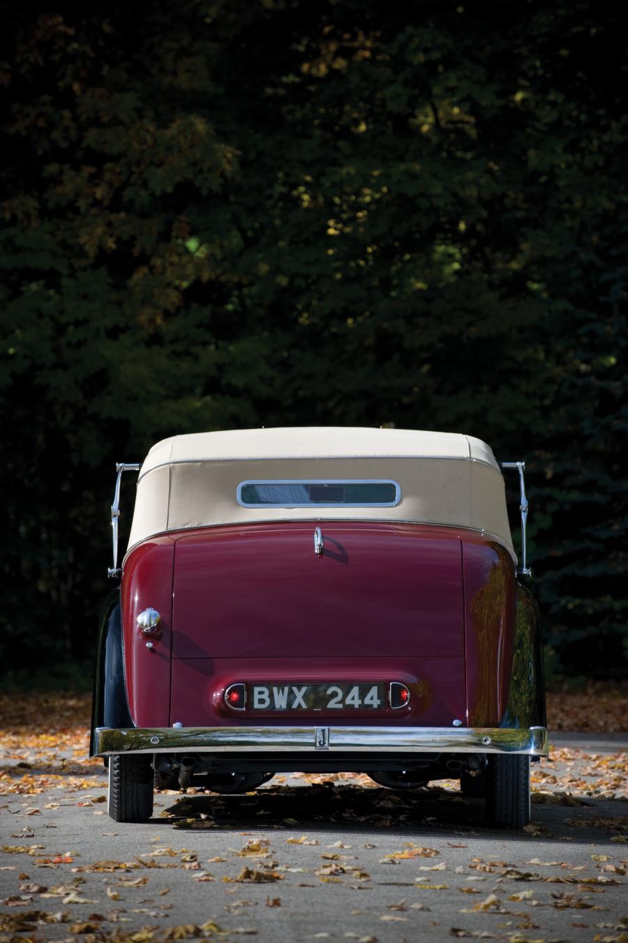 Jaguar Mk IV Drophead Coupe 1948 года  (фото 4 из 15)